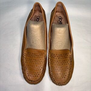 Abeo Women's Size 9 Tan Soft Leather Comfort Moccasins with supportive footbed.